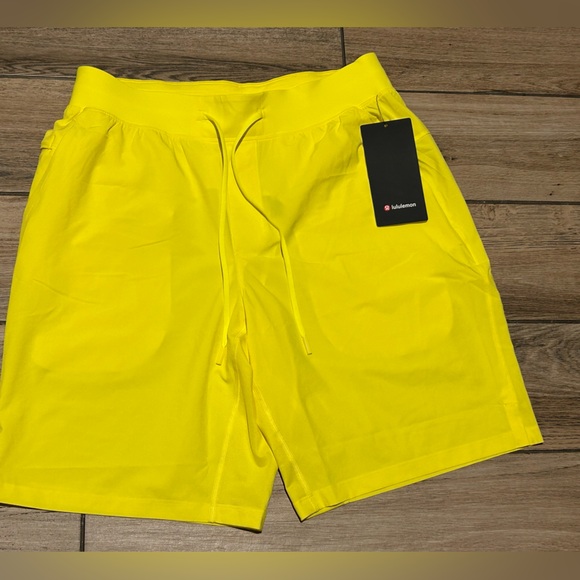 Lululemon Men's T.H.E Short Linerless 9” Sonic Yellow SNCY Size L New - Picture 1 of 2
